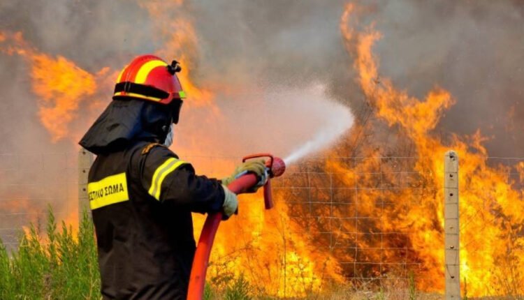 Πυροσβεστική:-82-πυρκαγιές-σε-24-ώρες-σε-όλη-την-χώρα-–-23-παραμένουν-σε-εξέλιξη