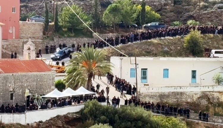 Κηδεύτηκε-σε-κλίμα-οδύνης-ο-39χρονος-στα-Βορίζια:-Σε-αστυνομικό-κλοιό-η-περιοχή