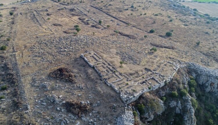 ΥΠΠΟ:-Έργα-αποκατάστασης-στη-μυκηναϊκή-ακρόπολη-του-Γλα