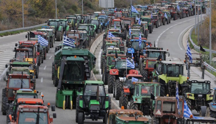 Συνεχίζουν-τις-κινητοποιήσεις-τους-οι-αγρότες-στο-μπλόκο-του-Μπράλου