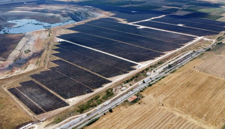 Το-γιγάντιο-εργοστάσιο-φωτοβολταϊκών-στο-Τέξας-που-επιτρέπει-στην-tesla-να-μιλά-για-επανάσταση-στην-καθαρή-ενέργεια