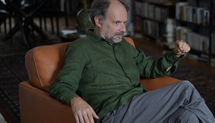 «Αυτόματος-Τηλεφωνητής»:-Ο-denis-podalydes-στον-Αλέξανδρο-Ρωμανό-Λιζάρδο