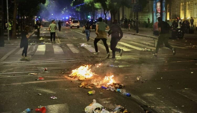 Σερβία:-Επεισόδια-μετά-τη-μαζική-αντικυβερνητική-συγκέντρωση-που-διοργάνωσαν-οι-φοιτητές-στο-Βελιγράδι