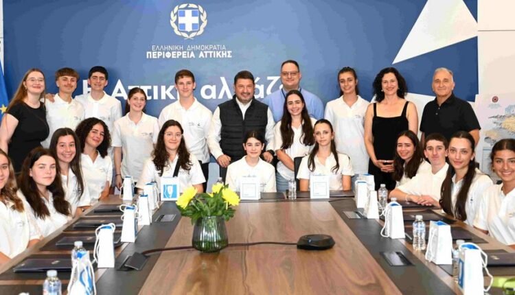 17 Ελληνόπουλα από τη Μελβούρνη ταξίδεψαν στην Ελλάδα – Η θερμή υποδοχή από τον Νίκο Χαρδαλιά